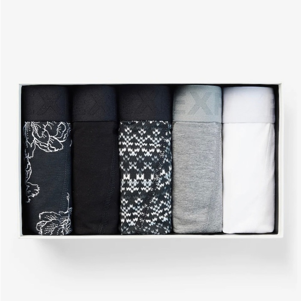 Express 5 Pack Black & White Printed 5 1/2" Basic Boxer Briefs Size: L